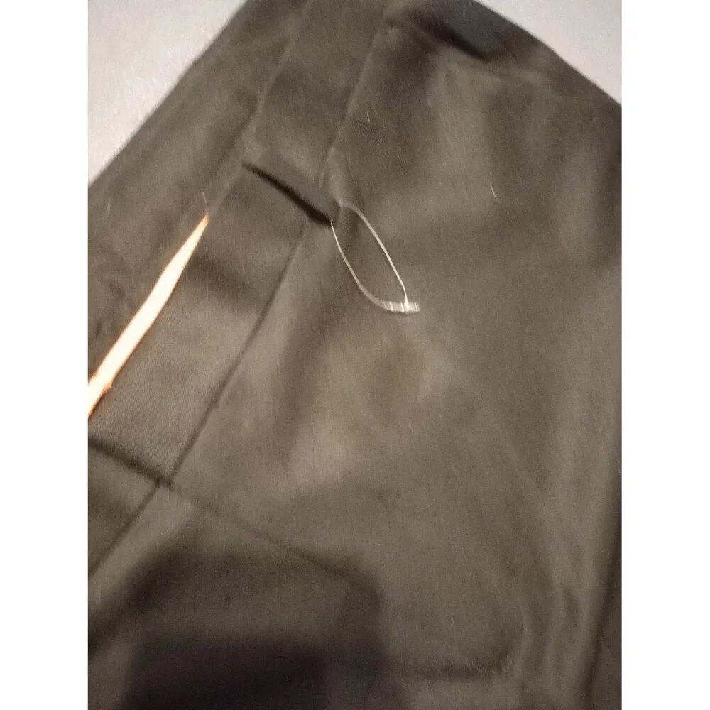 Van Heusen Traveler Dress Pants Mens 42x32 Straight Fit Premium Non Iron New